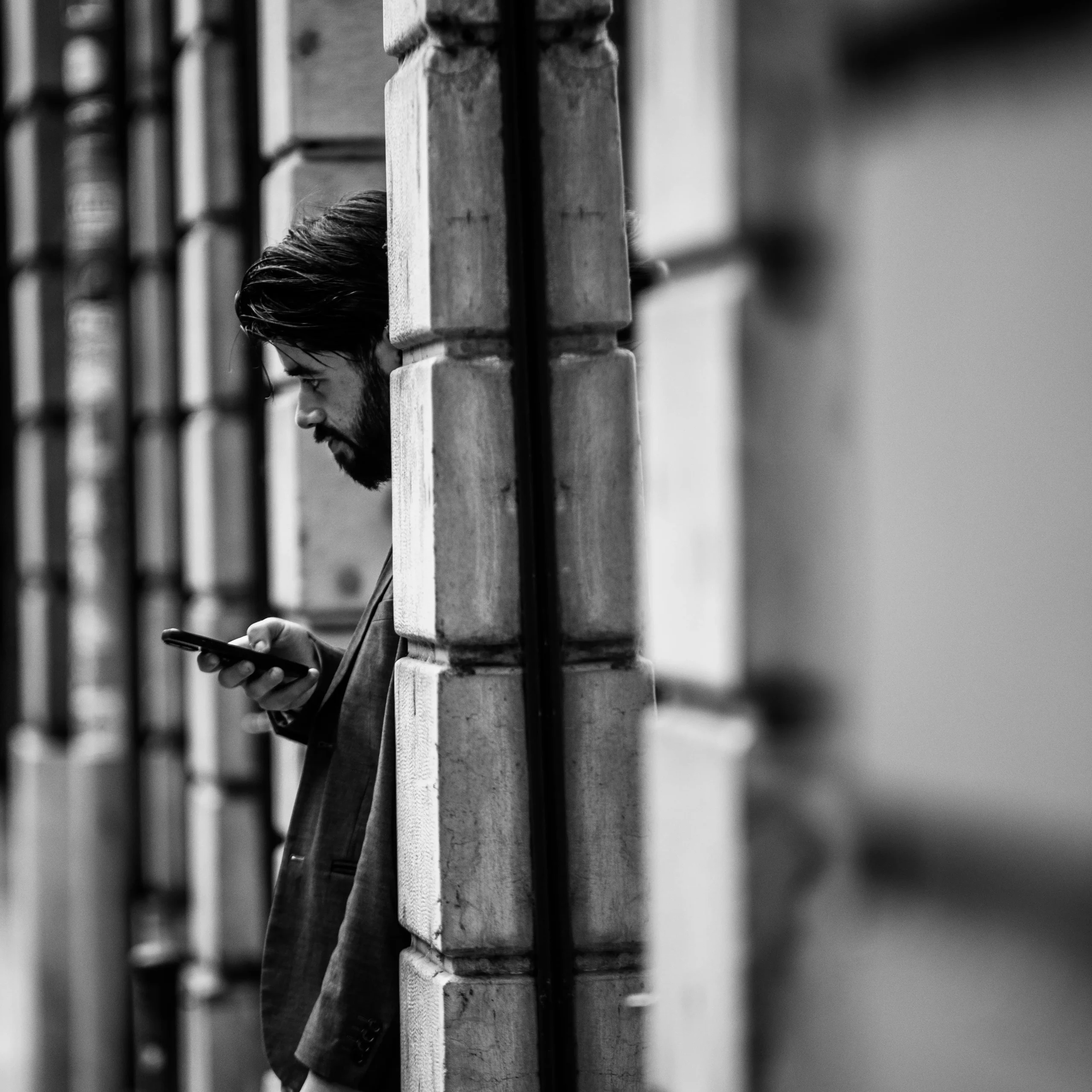 La meilleure façon d’empêcher un prisonnier de s’évader est de s’assurer qu’il ne sache jamais qu’il est en prison. Dostoïevski